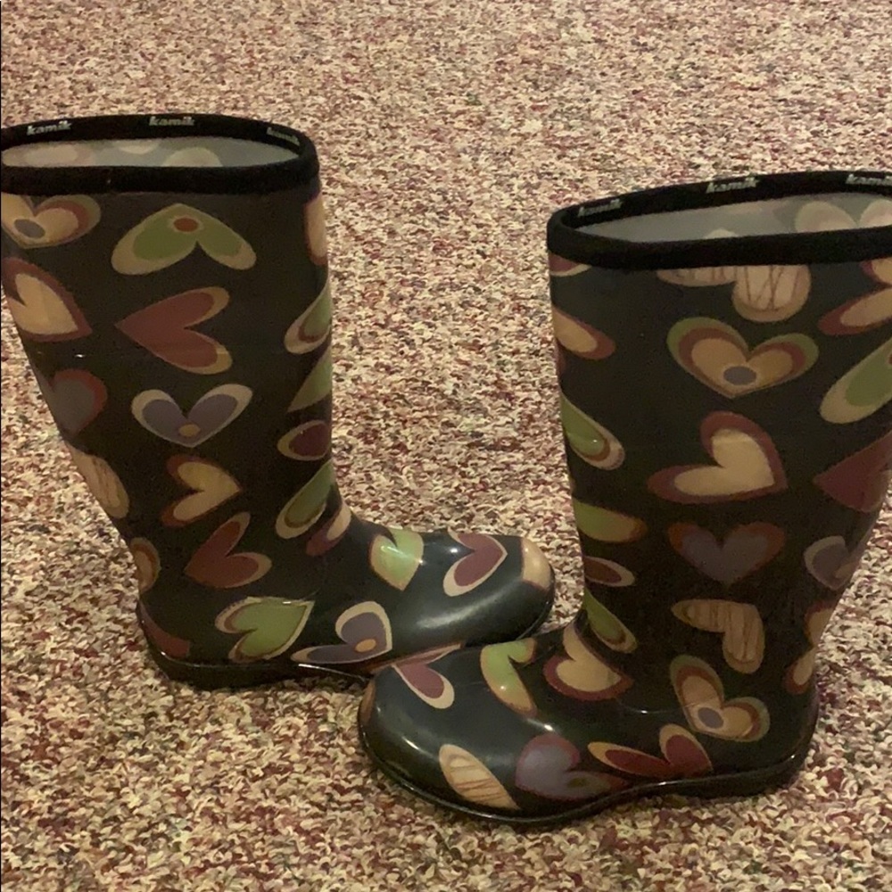 🚪Kamik rubber boots size 7